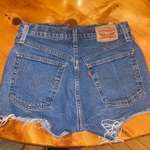 Women’s Levi 501 shorts! Size 26!